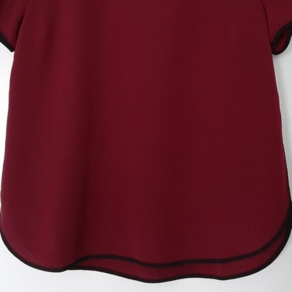 FOREVER 21 Light Short Sleeve Crewneck Blouse Top Black Piping Burgundy Red Sz M - Picture 3 of 13